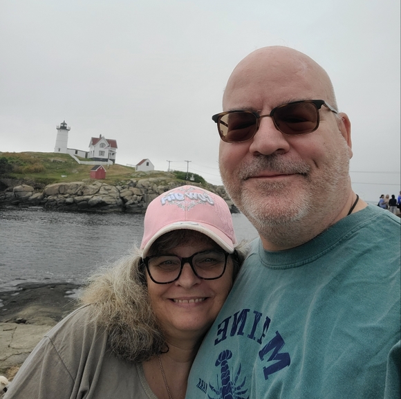 Meet your Poshers, Trish and Jim - Picture 1 of 8